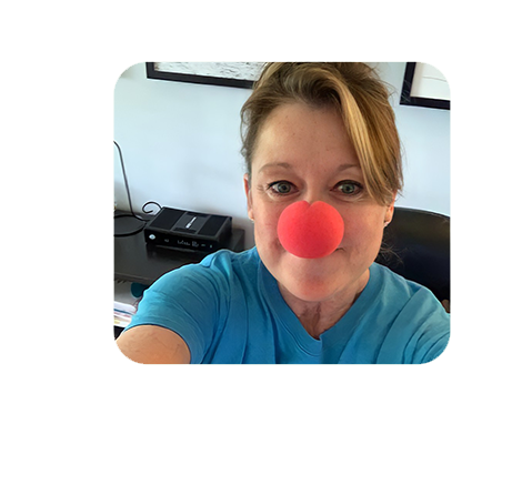 tracey photo with red nose